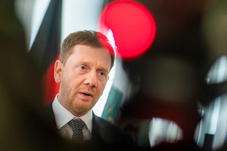 Sachsens Ministerpräsident Michael Kretschmer (45, CDU) verteidigte die ab Sonntag geltenden Grenzkontrollen zu Tschechien.
