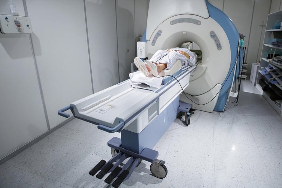 150-Kilo-Mann bleibt in MRT-Röhre stecken und bricht sich den Oberarm