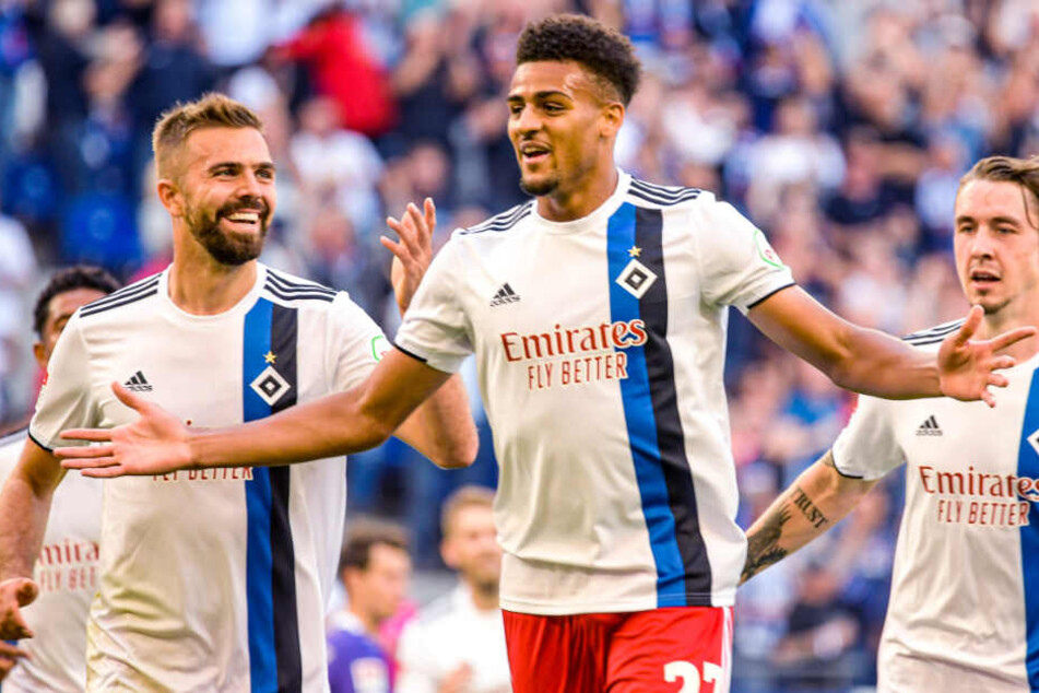 Josha Vagnoman jubelt über seinen ersten Treffer für den HSV in der zweiten Liga.