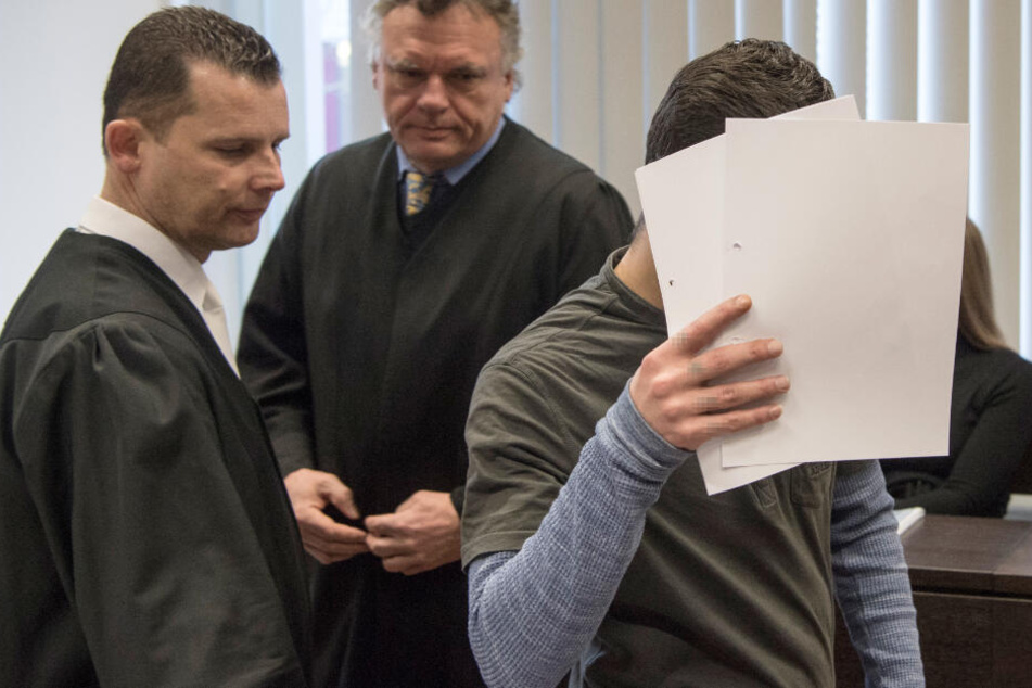 Der 22-Jährige bestritt bisher, die 14-Jährige vergewaltigt zu haben.