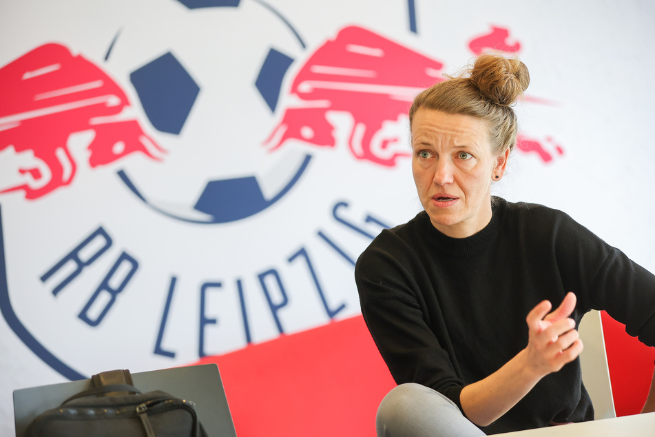 Die Sportchefin von RB Leipzig, Viola Odebrecht (40) ist aktuell nicht zufrieden mit den eigenen Vereinsstrukturen im Frauenfußball.