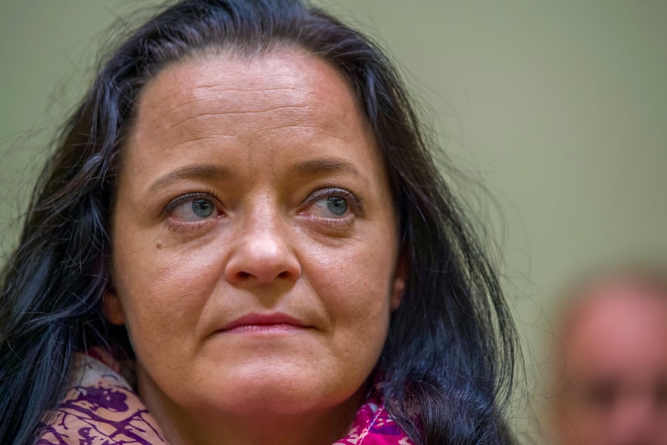 Die Angeklagte Beate Zschäpe sitzt im Gerichtssaal in München.