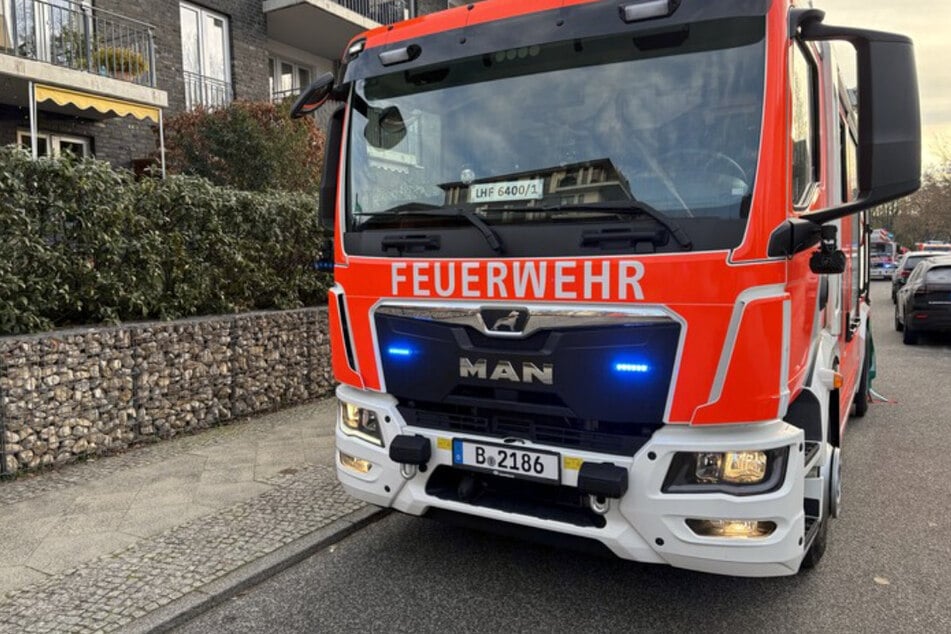 Die Berliner Feuerwehr war mit 90 Einsatzkräften vor Ort.