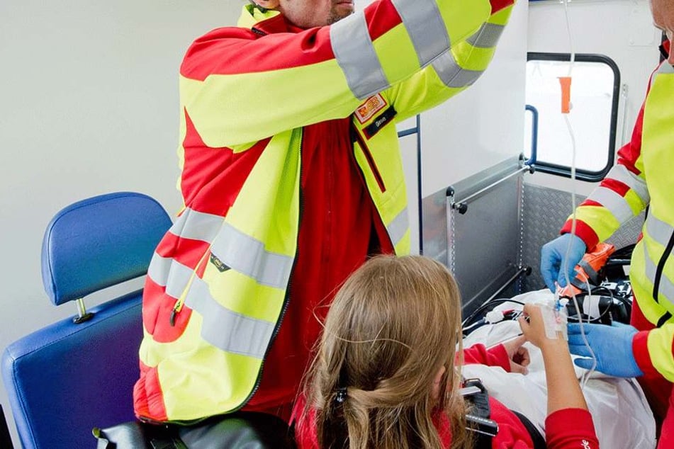 12 Menschen wurden bei dem Unfall verletzt (Symbolbild).
