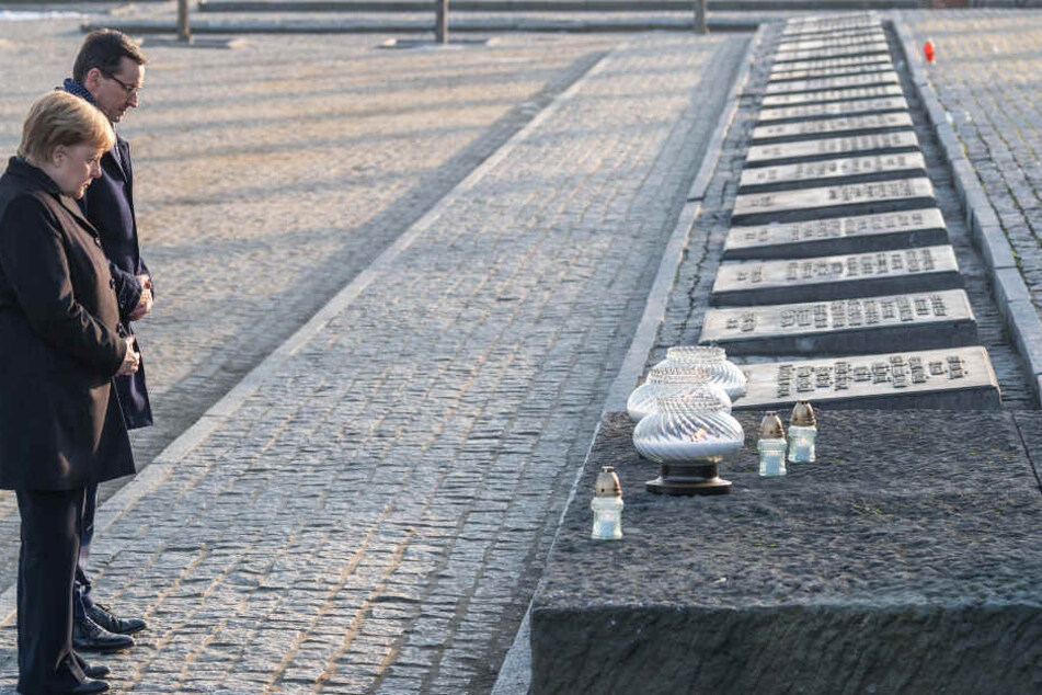 Am 6. Dezember besuchte Kanzlerin Merkel (65, CDU) die Gedenkstätte Auschwitz.