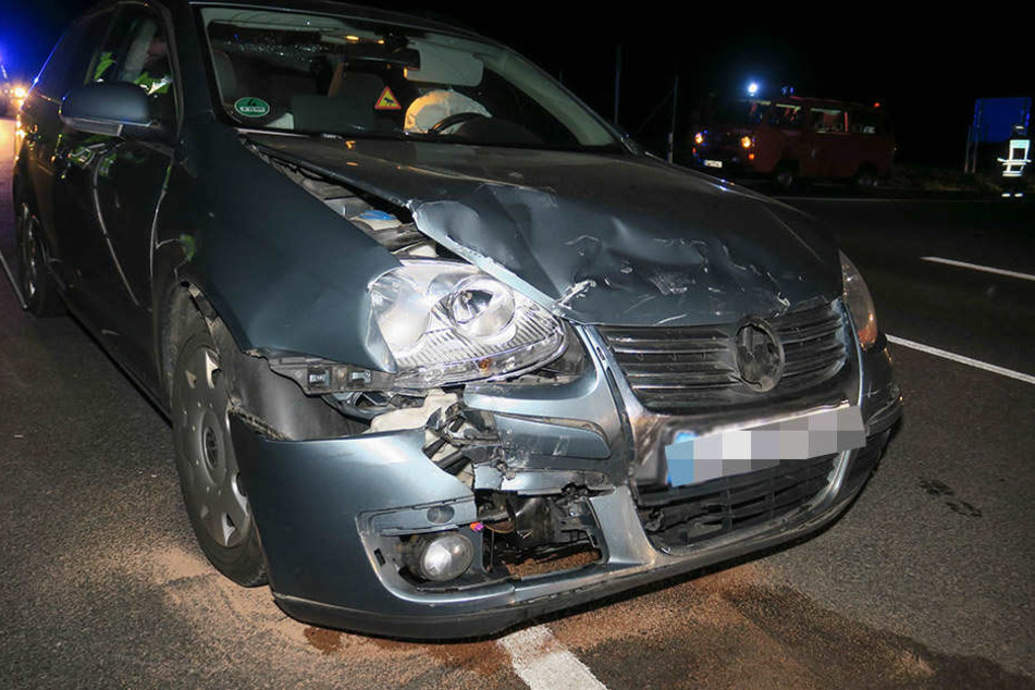 Bei dem Unfall wurden zwei Personen verletzt.