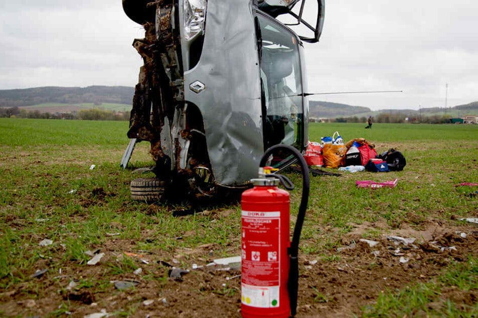Die Feuerwehr Burkau sicherte die Unfallstelle und band Betriebsflüssigkeiten.