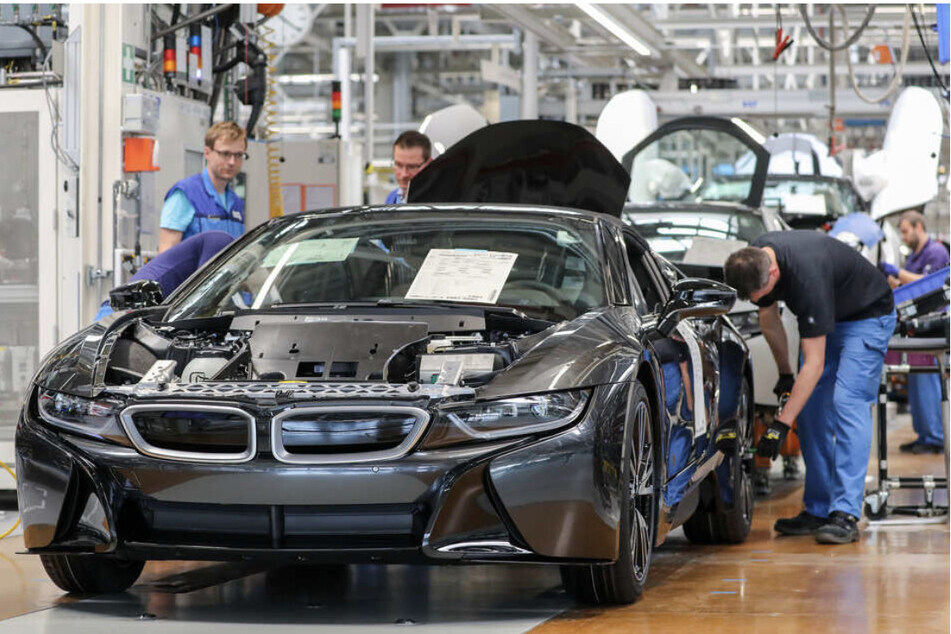 Die ostdeutsche Automobilbranche leidet auch Ende 2021 noch unter Lieferengpässen - das hat massive Auswirkungen auf das Bruttoinlandsprodukt. (Symbolbild)