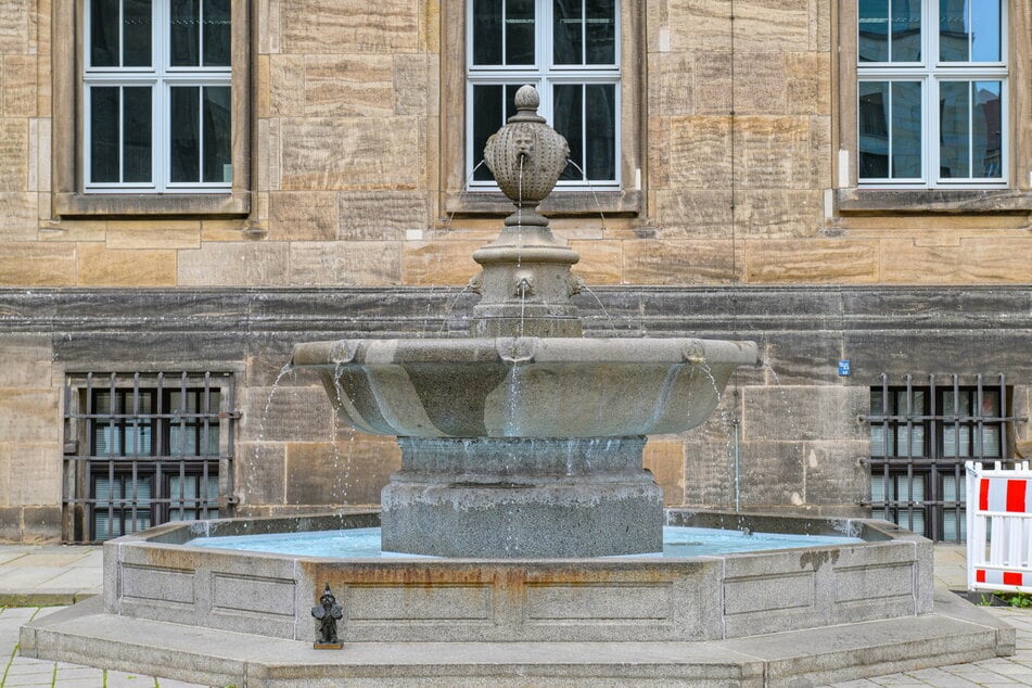 Der Hietzigbrunnen liegt inzwischen in einer Baustelle.