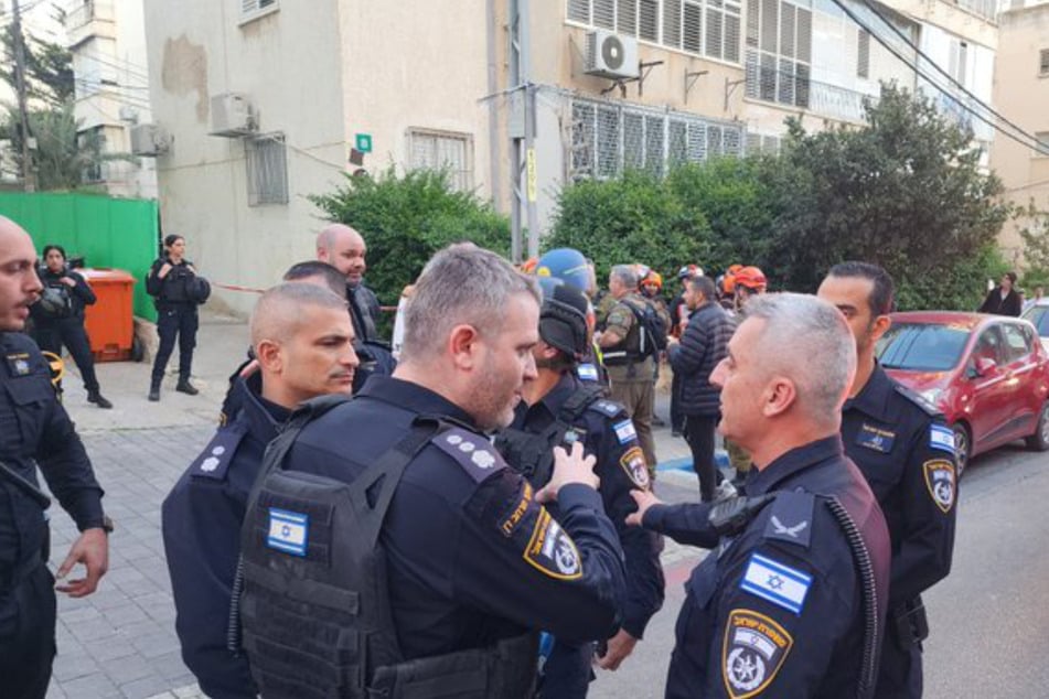 Die israelische Polizei im Einsatz nach iranischen Angriffen auf Zentral-Israel.