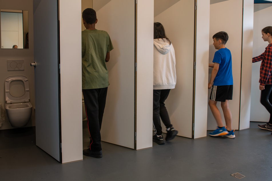 Eine Schule in Ulm (Baden-Württemberg) hat bereits eine genderneutrale Toilette eingerichtet.