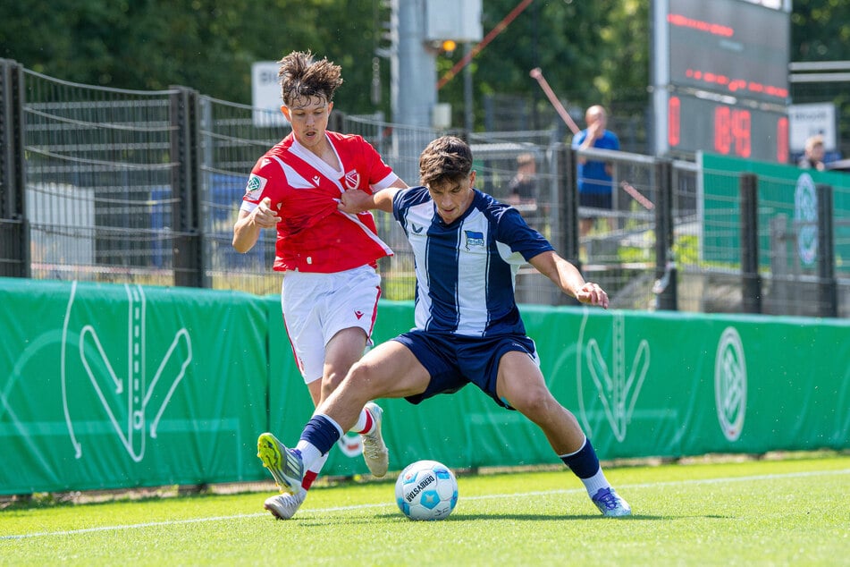 Maris Schößler (19, l.) wird künftig nicht mehr gegen, sondern für Hertha auflaufen.