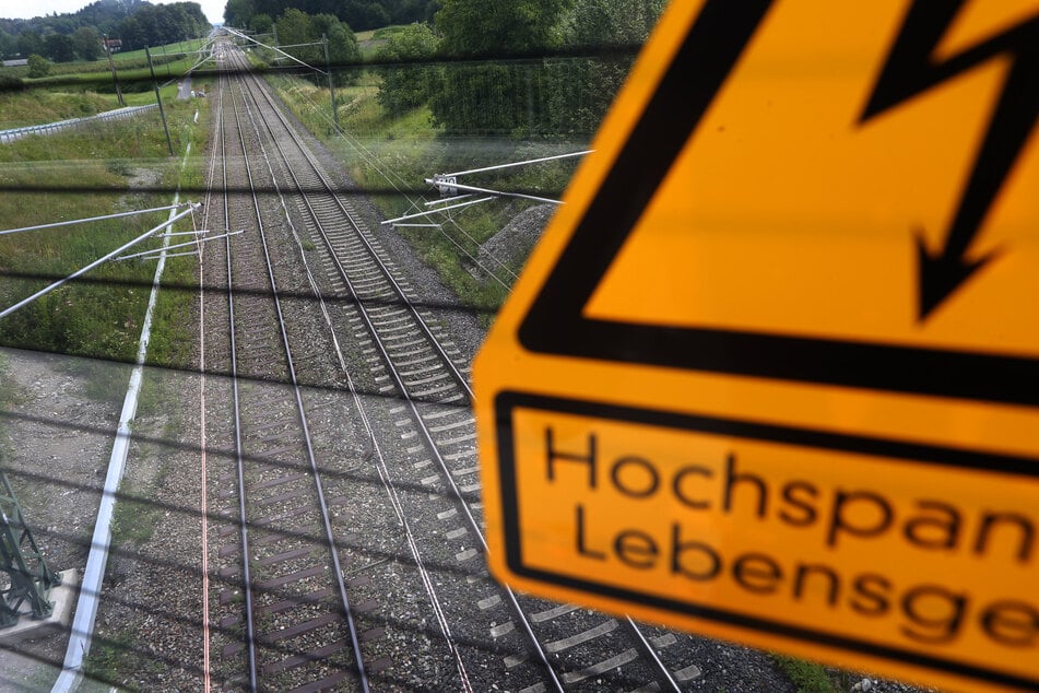 Der junge Mann bekam am Bahnhof einen Stromschlag. (Symbolfoto)