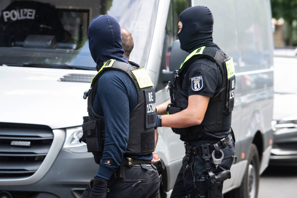 Auf Weisung der Bundesanwaltschaft haben am Dienstag die Handschellen bei einem mutmaßlichen IS-Anhänger in Berlin geklickt. (Symbolfoto)
