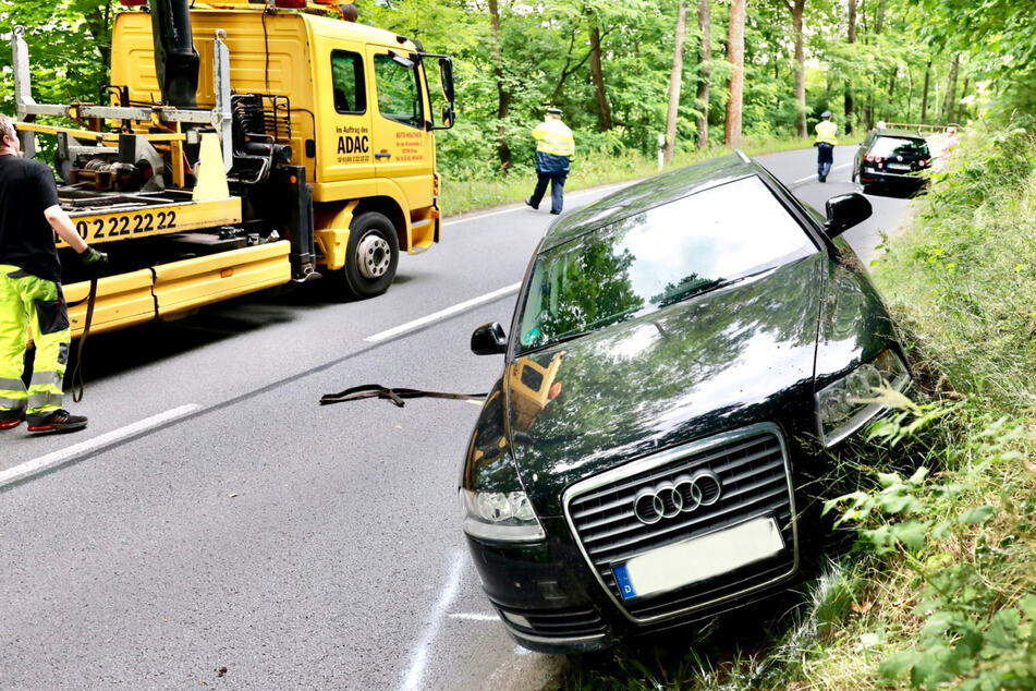 Der Audi A6 kam in Schieflage zum Stehen.