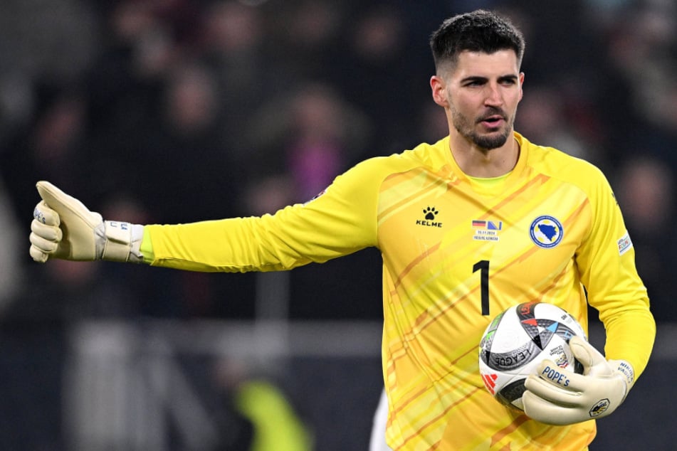 St.-Pauli-Keeper Nikola Vasilj (29) hatte gegen Rumänien seinen Anteil daran, dass die bosnische Nationalelf gewann und weiter von der WM träumen darf. (Archivfoto)