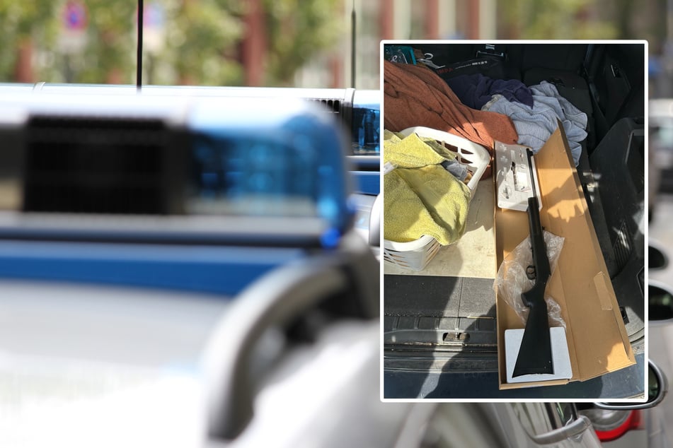 Zwischen Handtüchern im Kofferraum: Zoll macht brisanten Waffenfund