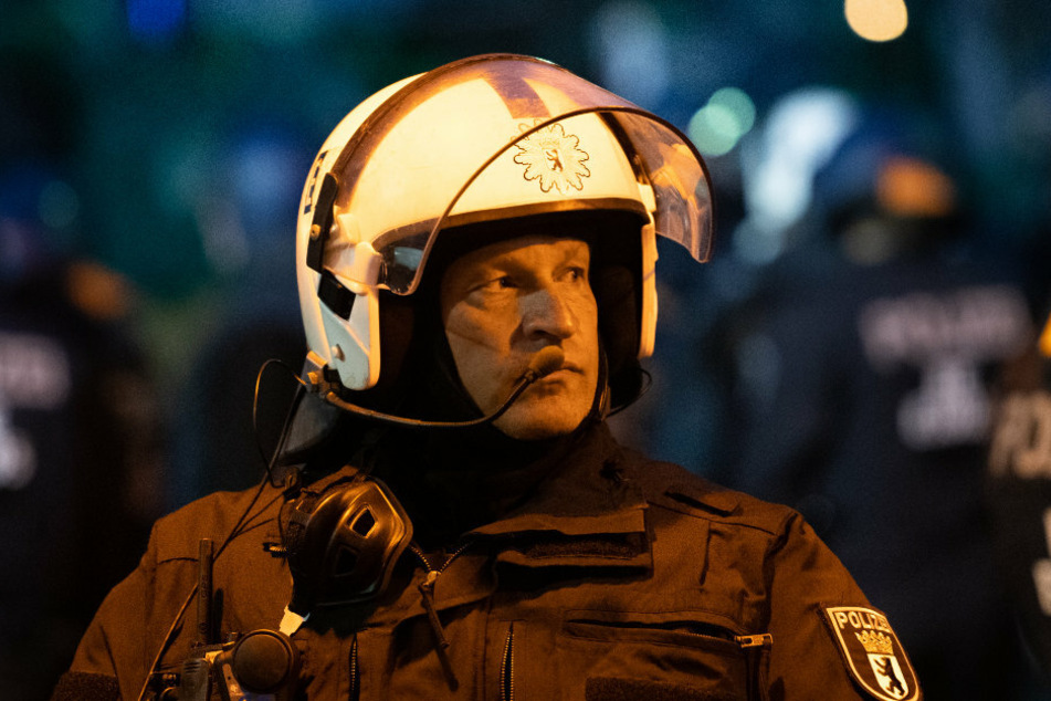 Ein Polizist bei einem Einsatz in Berlin.