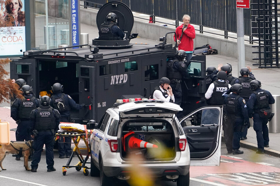 Mann läuft mit Waffe vor UN-Hauptsitz herum! Polizei-Einsatz in New York