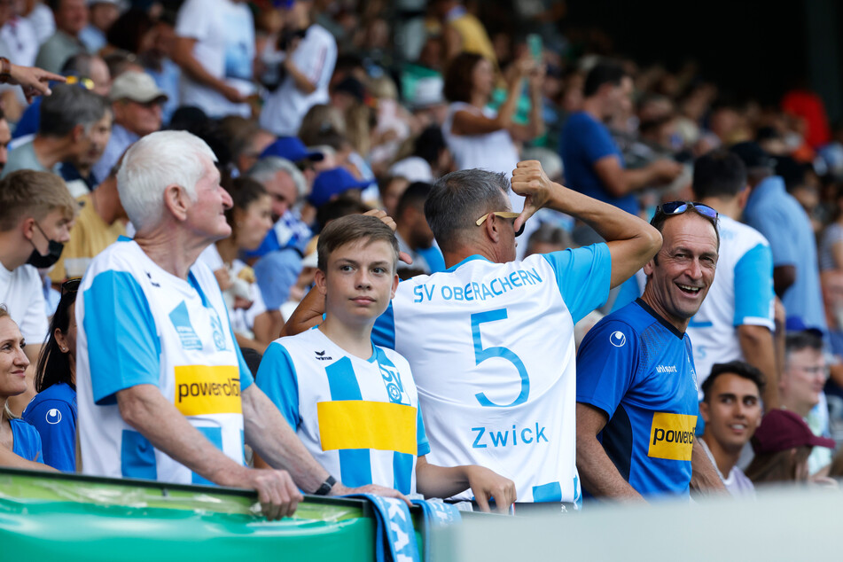 Auf ihre zahlreichen Anhänger in Weiß und Blau können sich die Spieler des SV Oberachern auch am Sonntag gegen den SC Freiburg wieder verlassen.