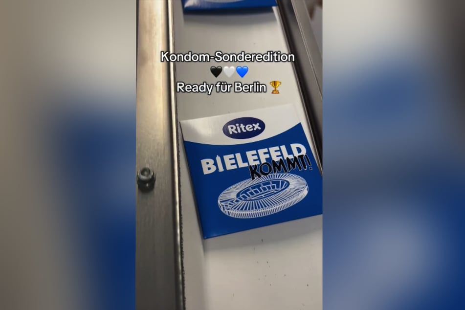 Zum DFB-Pokalfinale verteilt der Hersteller "Ritex" limitierte Arminia-Gummis.
