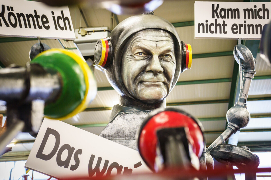 Bunndeskanzler Olaf Scholz (64, SPD) wird von den Mainzer Karnevalisten hingegen als "Scholzomat" in Szene gesetzt.