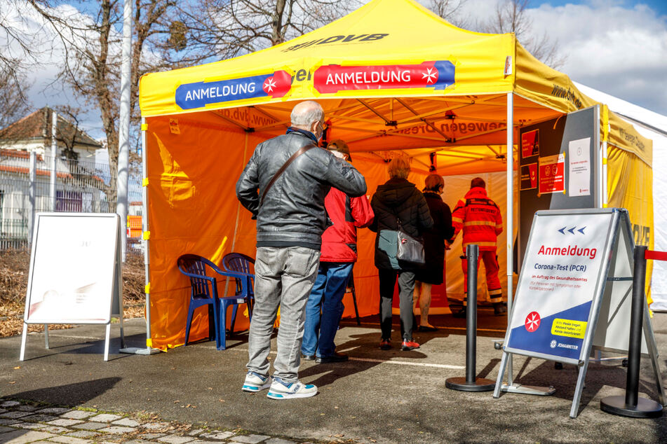 Die erste Station war die Anmeldung. Hier muss der Ausweis vorgelegt und eine Einverständniserklärung ausgefüllt werden.