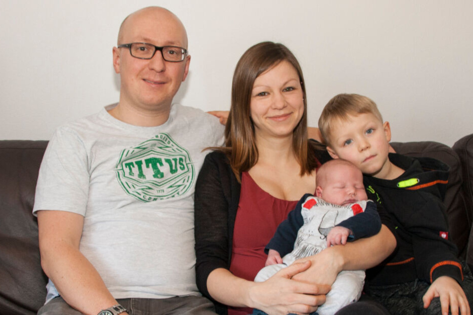 Tom, Nicole und Johann Nobis freuen sich über die Geburt von Baby Richard.