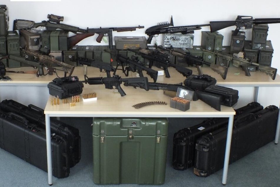 Der Zoll stellte alle Waffen sicher.