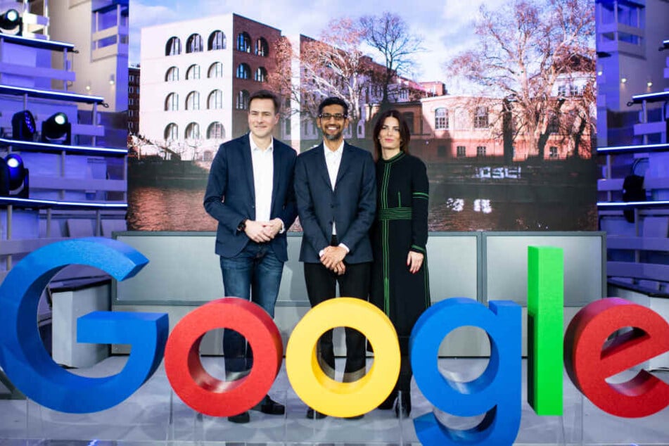 Zur feierlichen Eröffnung erschien sogar Sundar Pichai (mittig), CEO von Google.