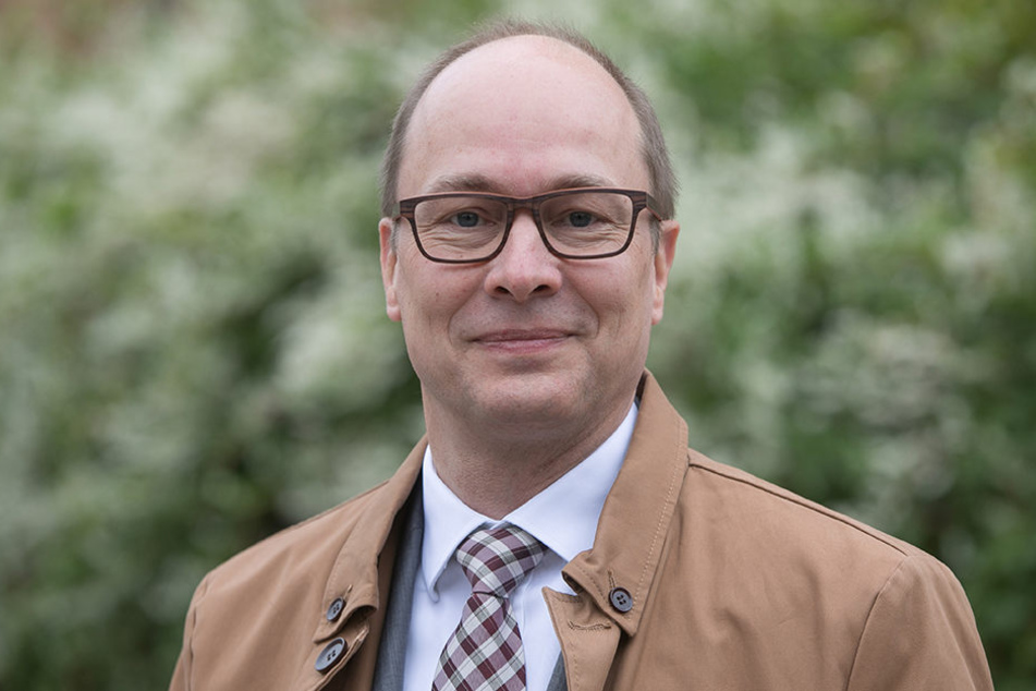 Jörg Süptitz (52) von der Vodafone Kabel Deutschland GmbH sorgt für 100
Kilometer neue Glasfaserkabel in Dresden.