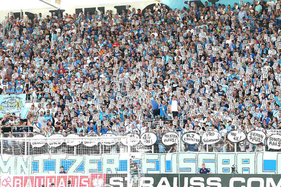 So voll wie gegen den HSV wird die Südtribüne heute Abend nicht! Über 50 Fanklubs haben zum Boykott des Heimspiels aufgerufen.