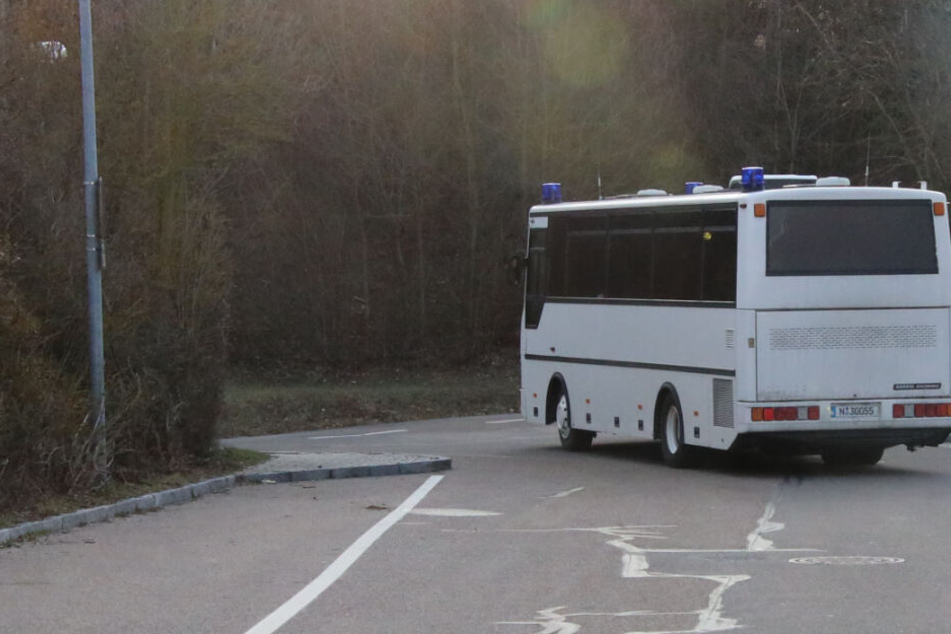 Auch Spezialeinsatzkräfte und einer Verhandlungsgruppe waren in Pentling im Einsatz.