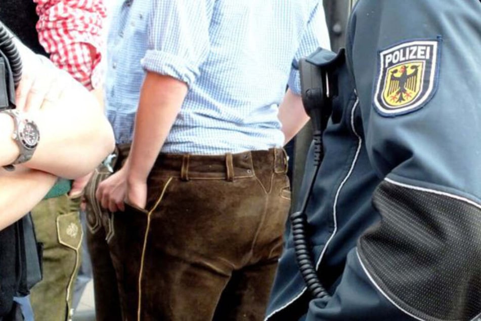 Wiesn-Besucher drehen an Bahn-Haltestellen durch: Polizei muss anrücken!