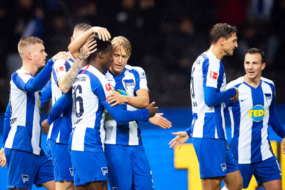Spiel gedreht: Javairo Dilrosun (Dritter von links) brachte Hertha BSC noch vor der Pause mit 2:1 in Führung.
