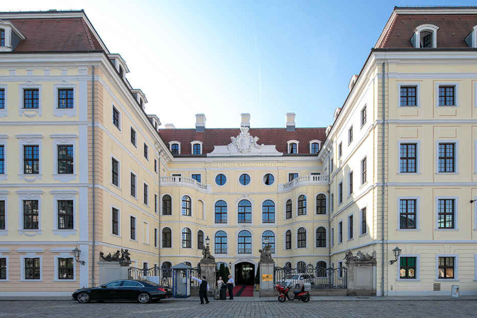 Das Hotel Kempinski wird "Zweitwohnsitz" für die tollen Couture-Kleider von Carla Beyer.