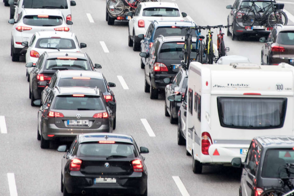 Da die Autobahn gesperrt wurde, staute es sich. (Symbolbild)