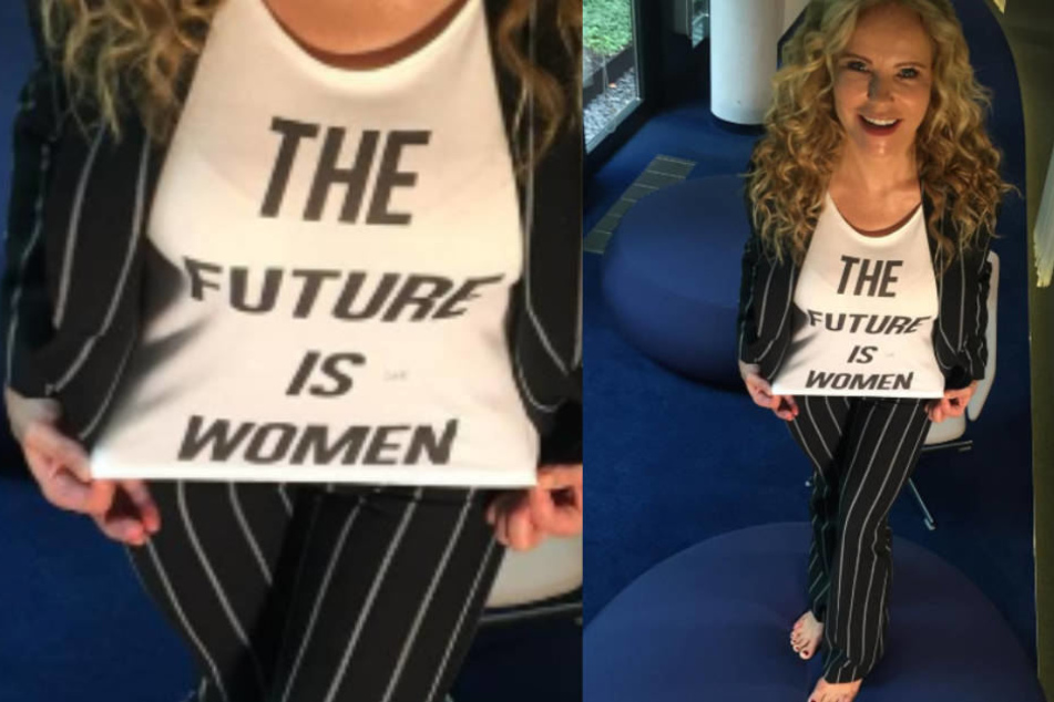 Frei übersetzt: "Die Zukunft gehört den Frauen".