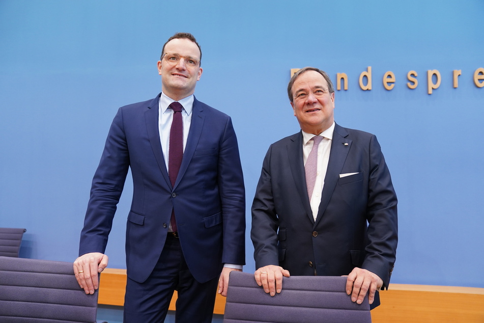 Armin Laschet (60, r.) hält zu seinem CDU-Parteikollegen Jens Spahn (40).