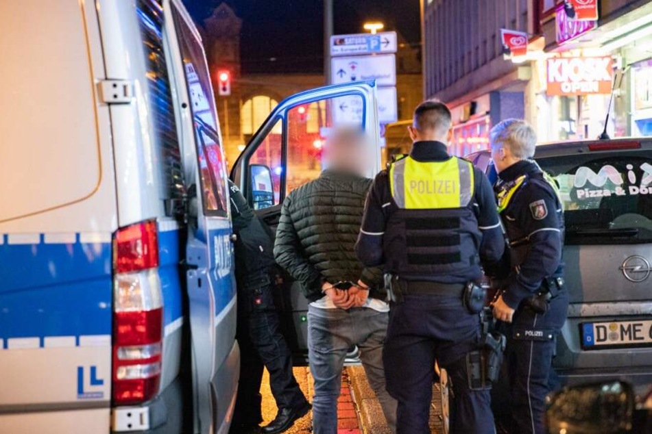 Ein wegen versuchter Tötung gesuchter Mann wurde festgenommen.