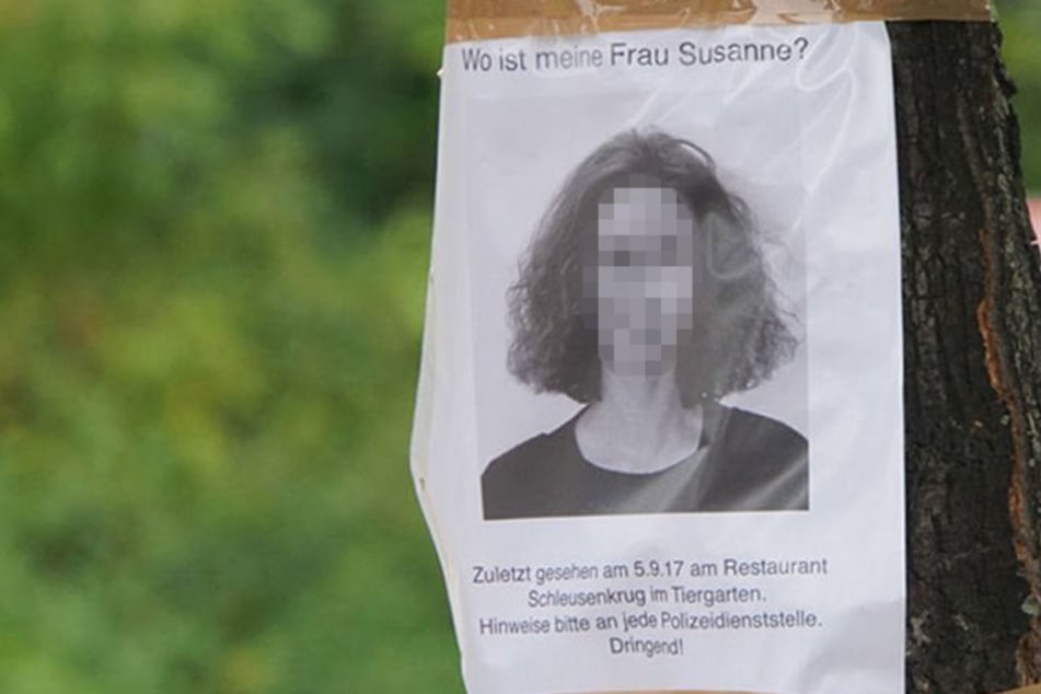 Der Ehemann der ermordeten Frau suchte mit Steckbriefen nach der Vermissten.