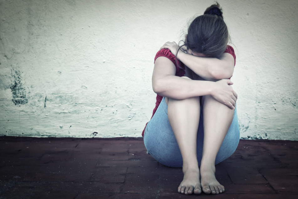 Weil eine 24-Jährige die Polizei alarmiert hatte, konnte der 21-jährige Tatverdächtige festgenommen werden. (Symbolbild)