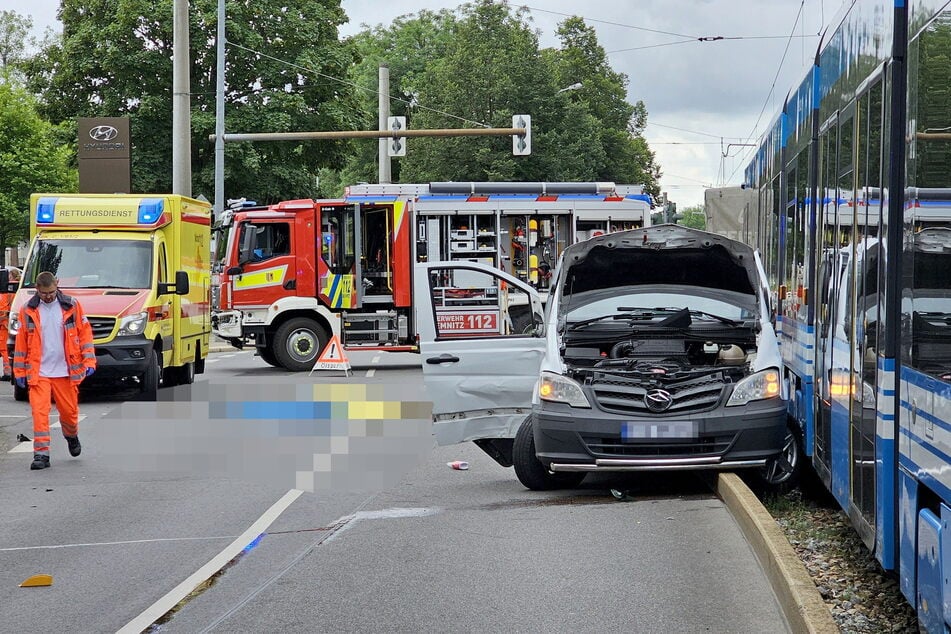 Viktor P. (damals 21) baute mit einem Transporter am 3. Juli 2024 einen schweren Unfall auf der Annaberger Straße.