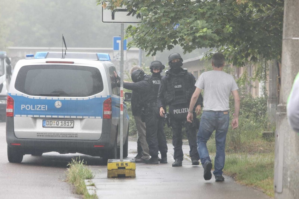 Der Mann konnte unverletzt in Obhut genommen werden.