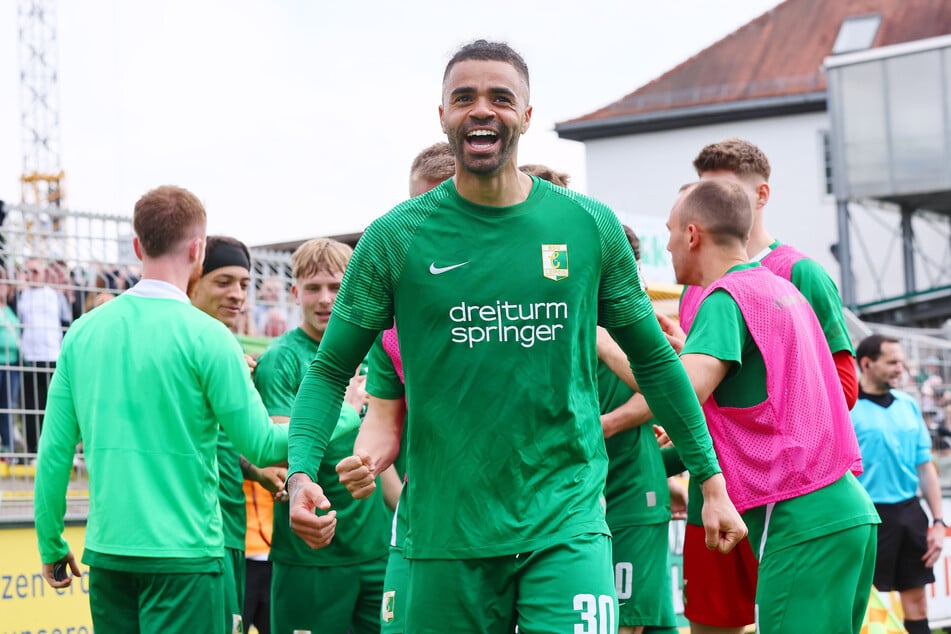In der Vorsaison gab es für Stanley Ratifo (30) und die BSG Chemie Leipzig nur selten einen Grund zu lachen. Das soll sich in dieser Spielzeit ändern.