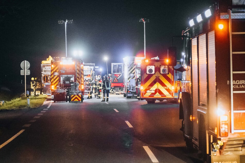 In der Spitze waren rund 50 Einsatzkräfte vor Ort. Der Bereich musste für mehrere Stunden gesperrt werden.