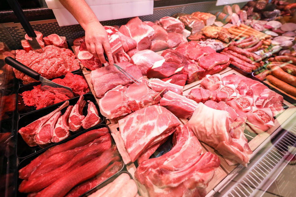 In nicht durchgebratenem Fleisch können sich EHEC-Keime befinden. (Symbolbild)