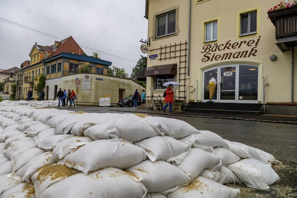 Sobald die Elbe über 6,10 Meter ansteigt, schützen Sandsäcke die Anwohner in Laubegast.