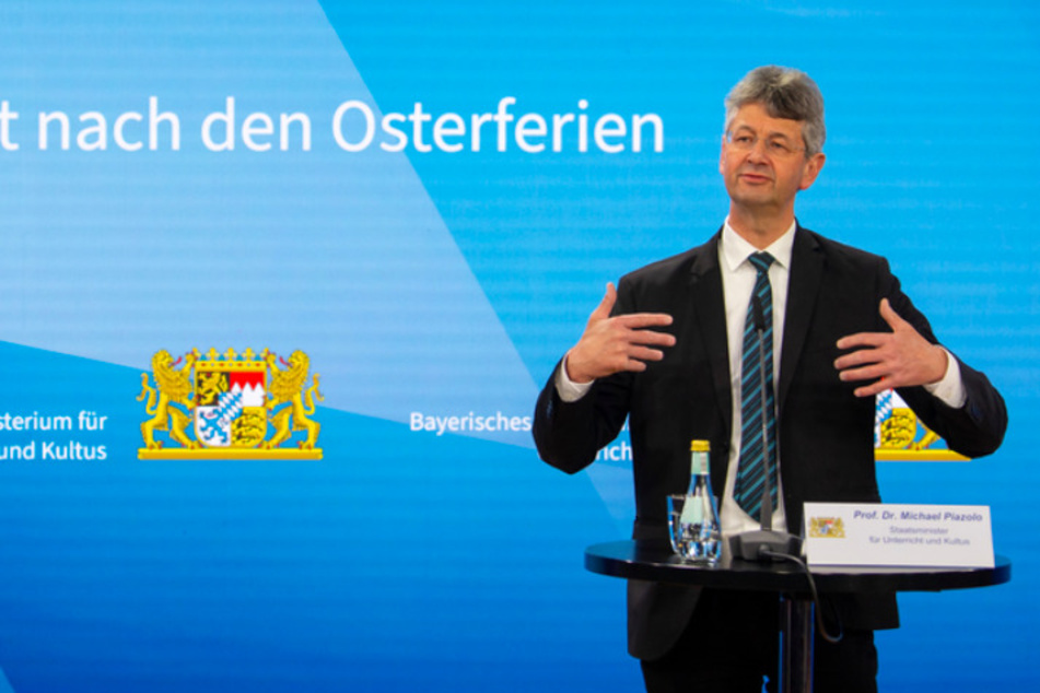 Michael Piazolo (61, Freie Wähler), Kultusminister von Bayern, nimmt an einer Pressekonferenz teil.