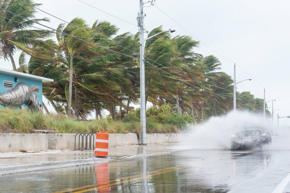 Hurricane Milton closes in on Florida, bringing tornadoes and deadly flood threats